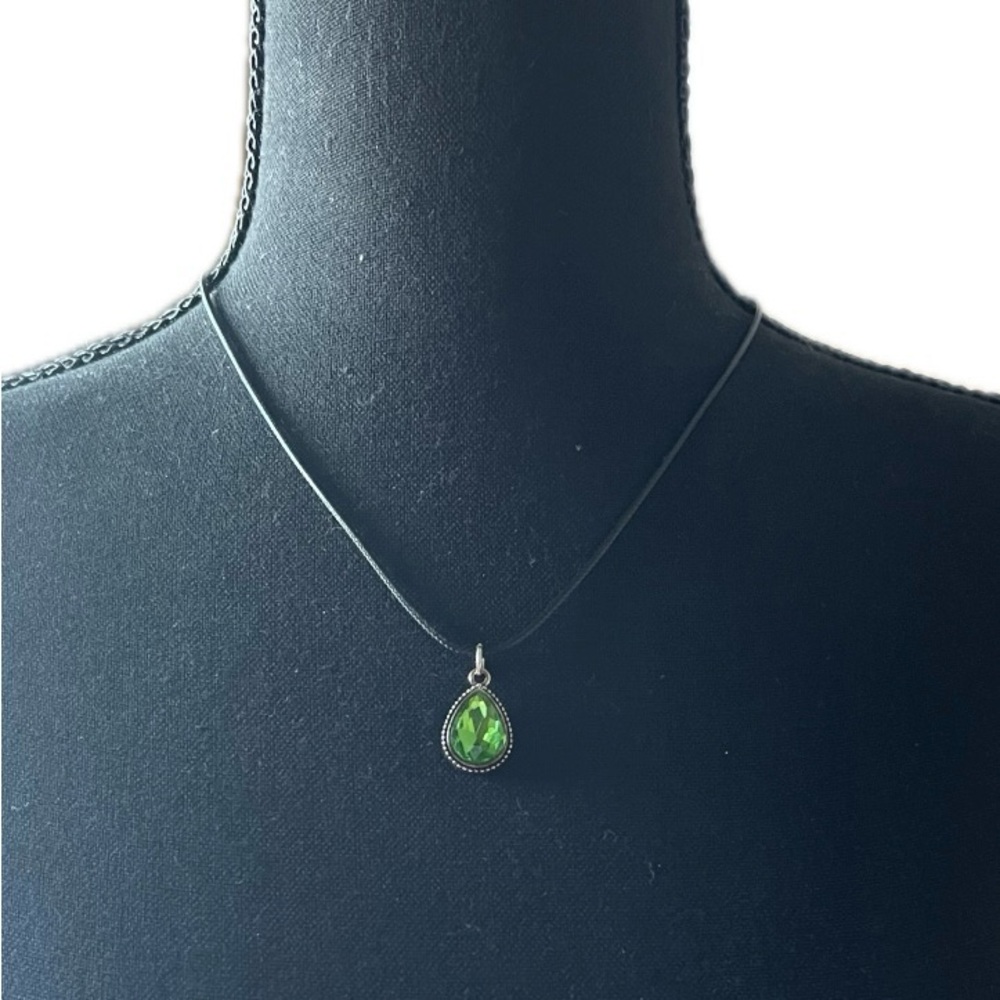 Elegant Green Teardrop Pendant Necklace- black leather cord. New. - Picture 4 of 6